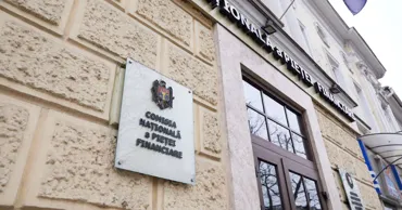 Aproape 1.000 de reclamații la CNPF în 2025: Creditele și depozitele, cele mai vizate