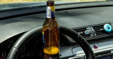Un bărbat, condamnat la închisoare după ce a condus beat și fără permis