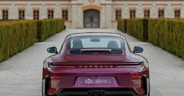 Un Porsche cu motive tradiționale moldovenești, prezentat la Chișinău