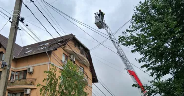 В Кишиневе возник пожар, вызванный молнией: эвакуированы 15 человек, включая детей