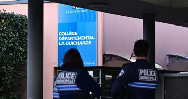 În sudul Franței, un adolescent a atacat un profesor cu un cuțit în timpul unei lecții