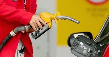На украинских АЗС резко упали цены.