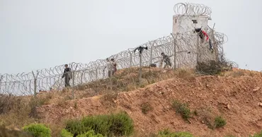 Испания усиливает охрану Сеуты двумя фрегатами в ожидании нового наплыва мигрантов