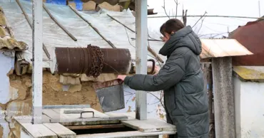 Apă contaminată în fântânile din Puhăceni: Cum se descurcă localnicii