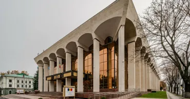 Чистая прибыль Дворца Республики упала почти в шесть раз