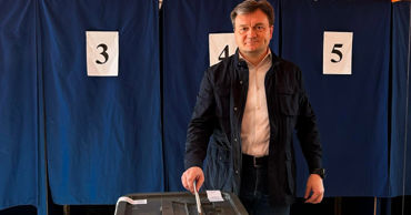 Premierul Moldovei a votat la alegerile prezidențiale din România