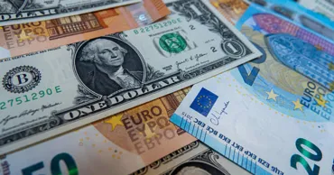 Curs valutar 18 iulie 2026: Cât valorează un euro și un dolar