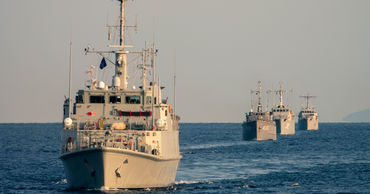 Минно-тральная группа НАТО SNMCMG2 вошла несколько часов назад в Черное море.