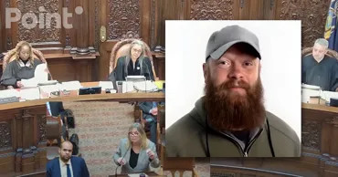 O clonă falsă a unui bărbat ucis s-a prezentat în instanță în fața suspectului
