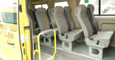 Poliția verifică autobuzele școlare și îndeamnă șoferii să respecte regulile de circulație