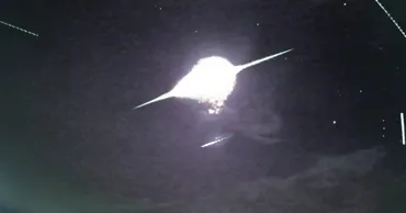 Un bolid extrem de strălucitor a traversat cerul Republicii Moldova și al României