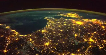 Iluminatul nocturn al Pământului a crescut cu 16% în opt ani