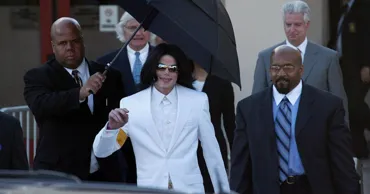 Michael Jackson, din nou acuzat de abuz asupra copiilor