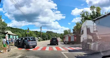 Impact între un autocamion și o mașină pe traseul R1: O femeie a ajuns la spital