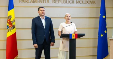Socialiștii cer majorarea cu 30% a salariilor din învățământ și ajutoare pentru elevi