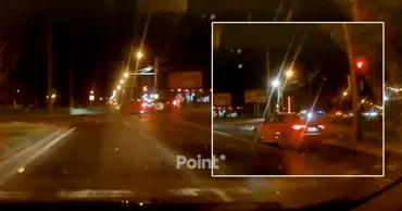 В Кишинёве водитель проигнорировал красный сигнал светофора и стал виновником ДТП