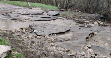 В Рыбницком районе в результате ливня размыло дороги, поврежден асфальт
