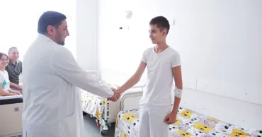 В Киеве врачи провели сложную операцию на сердце 12-летнему мальчику из Молдовы