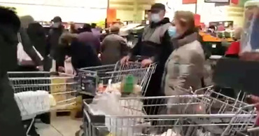 Жители Констанцы накануне введения карантина опустошили супермаркеты.