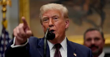 Трамп попробовал пояснить пост о Медведеве и подводных лодках
