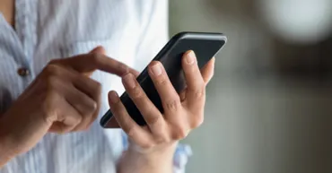 Un obicei banal pe telefon poate afecta memoria, somnul și atenția
