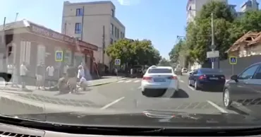 В центре Кишинева автомобиль сбил человека