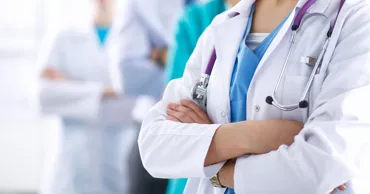 Indemnizația pentru tinerii medici care aleg să lucreze în mediul rural va crește la 250.000 de lei