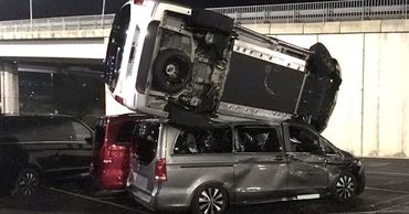 В Испании бывший сотрудник Mercedes-Benz уничтожил 50 машин.