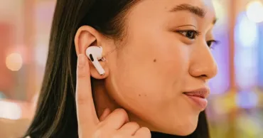 Apple хочет научить AirPods считывать сигналы мозга человека