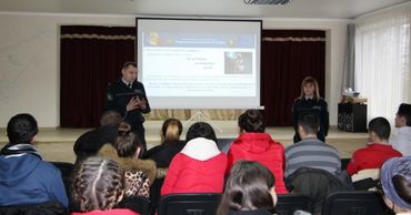В Чадыр-Лунге полиция проводит кампанию "Останови насилие".