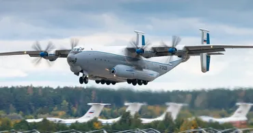 Un avion militar An-22 s-a prăbușit în Rusia: La bord se aflau șapte membri ai echipajului