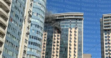 Дрон попал в многоэтажку в центре Одессы