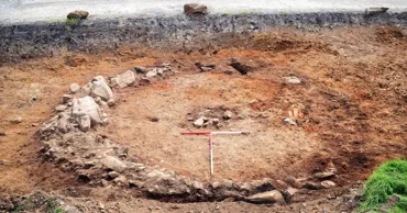 Arheologii au descoperit un mormânt ciudat în Scoția: Mai multe persoane au murit în același timp