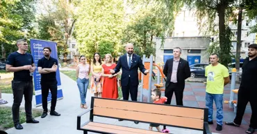 30 de curți ale școlilor din Chișinău, renovate prin programul „Curtea Europeană”