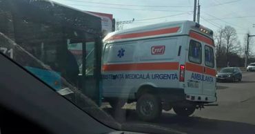 На Ботанике столкнулись рейсовый автобус и “скорая”.