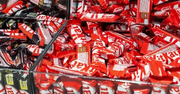 Un camion cu 12 tone de batoane KitKat, jefuit de persoane necunoscute în Europa