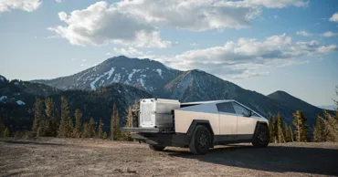 Tesla в конце мая приостановит сборку Cybertruck и Model Y в США