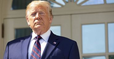 Трамп потребовал от властей штатов начать открывать церкви.