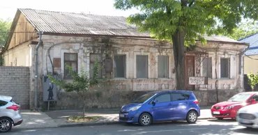 Casa lui Alexandru Plămădeală se degradează de la o zi la alta. Locatari: E o rușine
