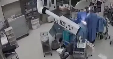 Momentul în care chirurgii din Japonia salvează un pacient în timpul unui cutremur