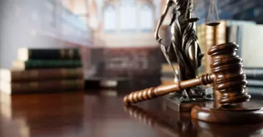 O fostă judecătoare, condamnată la opt ani de închisoare pentru escrocherie
