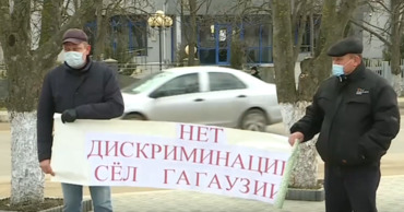 Жители комратских сёл протестовали, требуя выделить деньги на ремонт дорог.