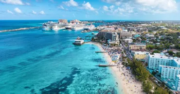 Bahamas: O mamă a murit în timp ce încerca să-și salveze de la înec cei doi copii