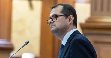 Тофан решил сэкономить на замене окон в правительстве: «Может, ещё год помёрзнем»