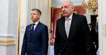 Премьер-министр Венгрии инициировал процедуру отстранения президента