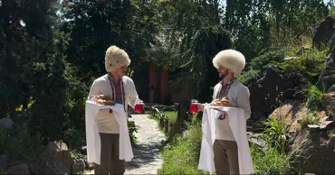 Woloshin banya: Молдавская традиционная программа “Doi Haiduci” Ⓟ