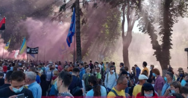 В акции протеста принимают участие уже более тысячи человек.
