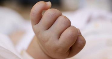 Найденного в подъезде на Буюканах малыша перевезли в Дондюшаны.