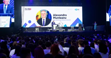 Munteanu, către absolvenți: Fiți mândri de țara voastră. Construiți-vă viitorul acasă
