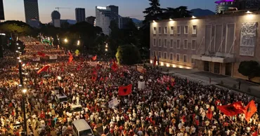 Meta blochează conturile protestatarilor împotriva stațiunii asociate cu ginerele lui Trump